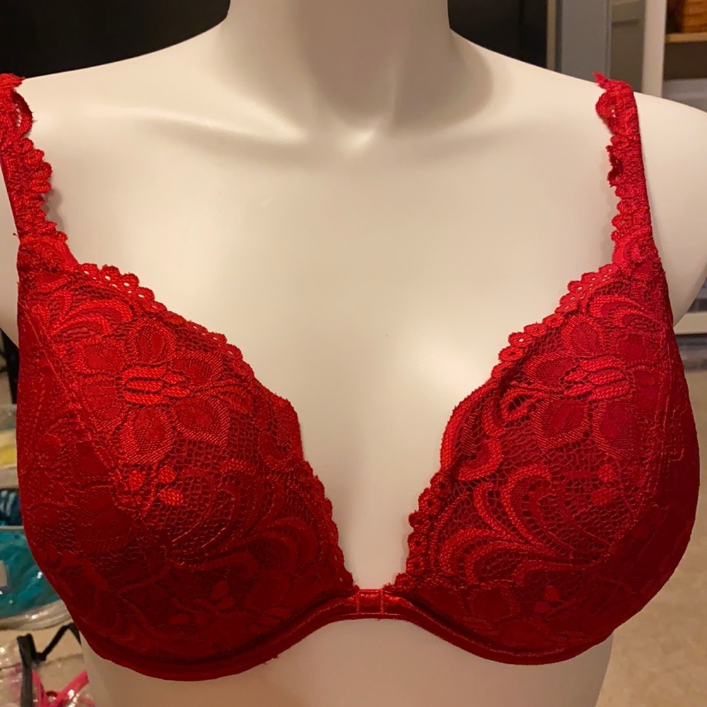 Red lace slightly padded deep plunge bra